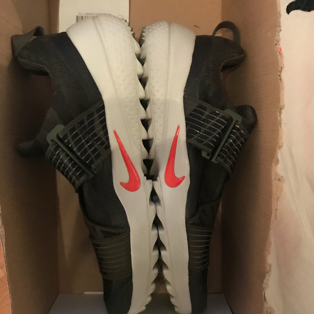 Nike golf shoes (lightly used)
